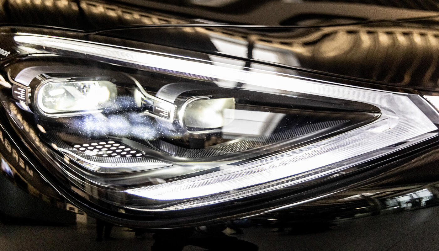 die schnittigen Scheinwerfer des smart #1