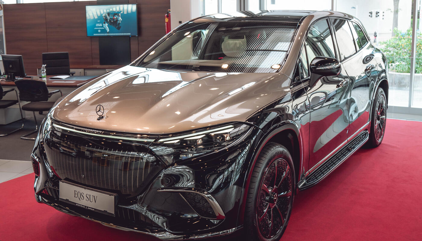 Mercedes-Maybach EQS SUV_im Merbag Schauraum