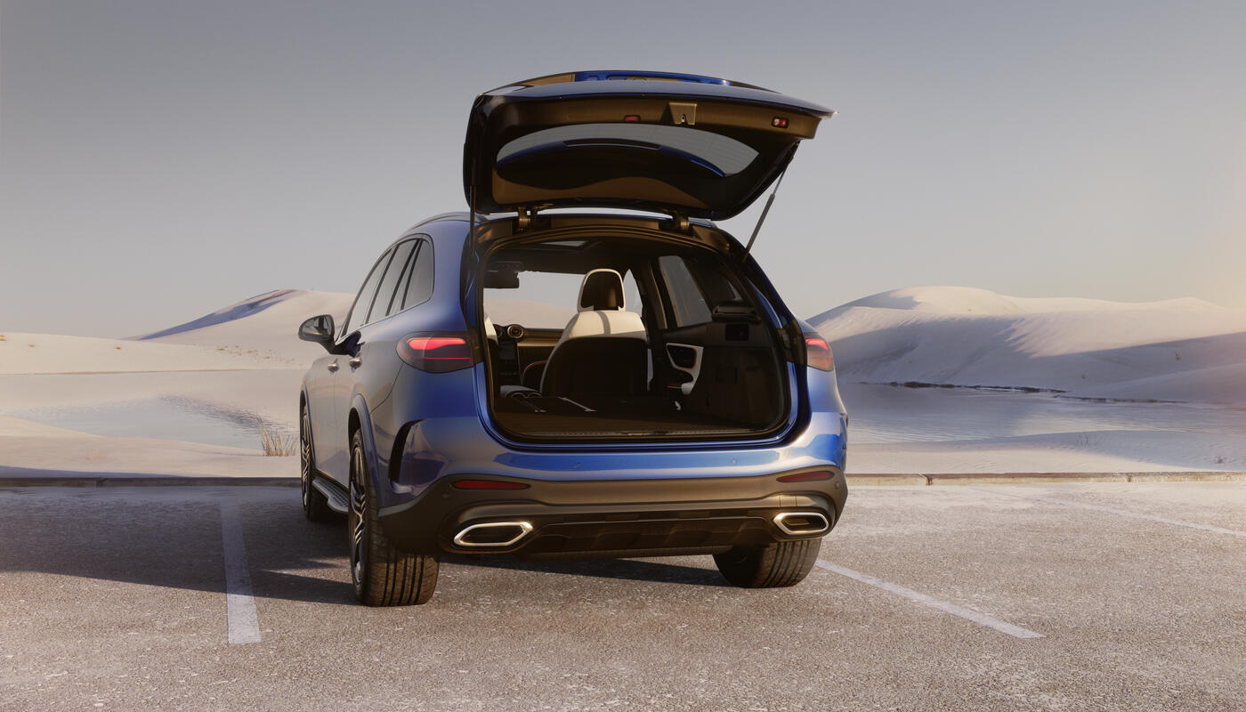 Mercedes-Benz_GLC_Heckansicht mit offenem Kofferraum