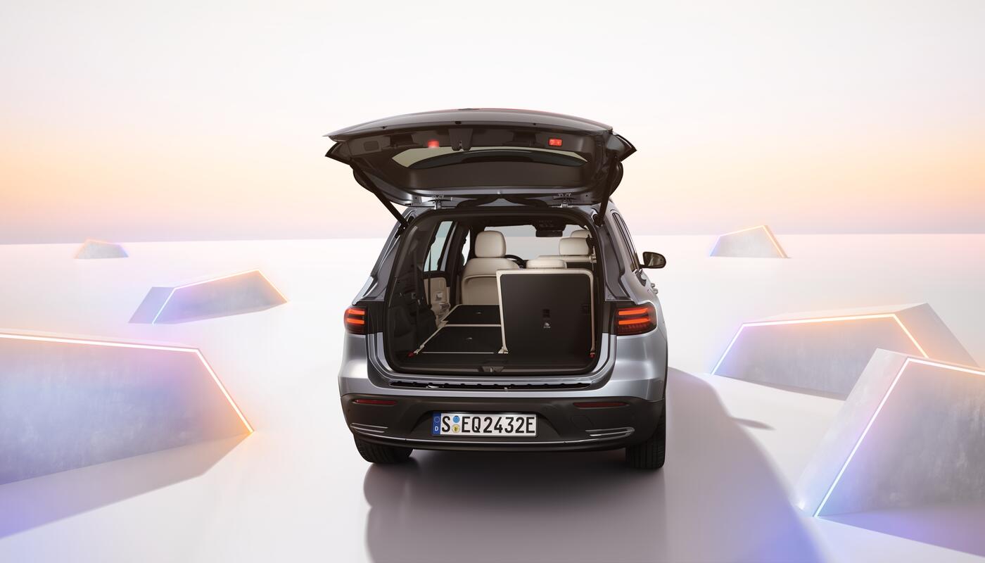 Mercedes-Benz EQB_von hinten_Kofferraum offen