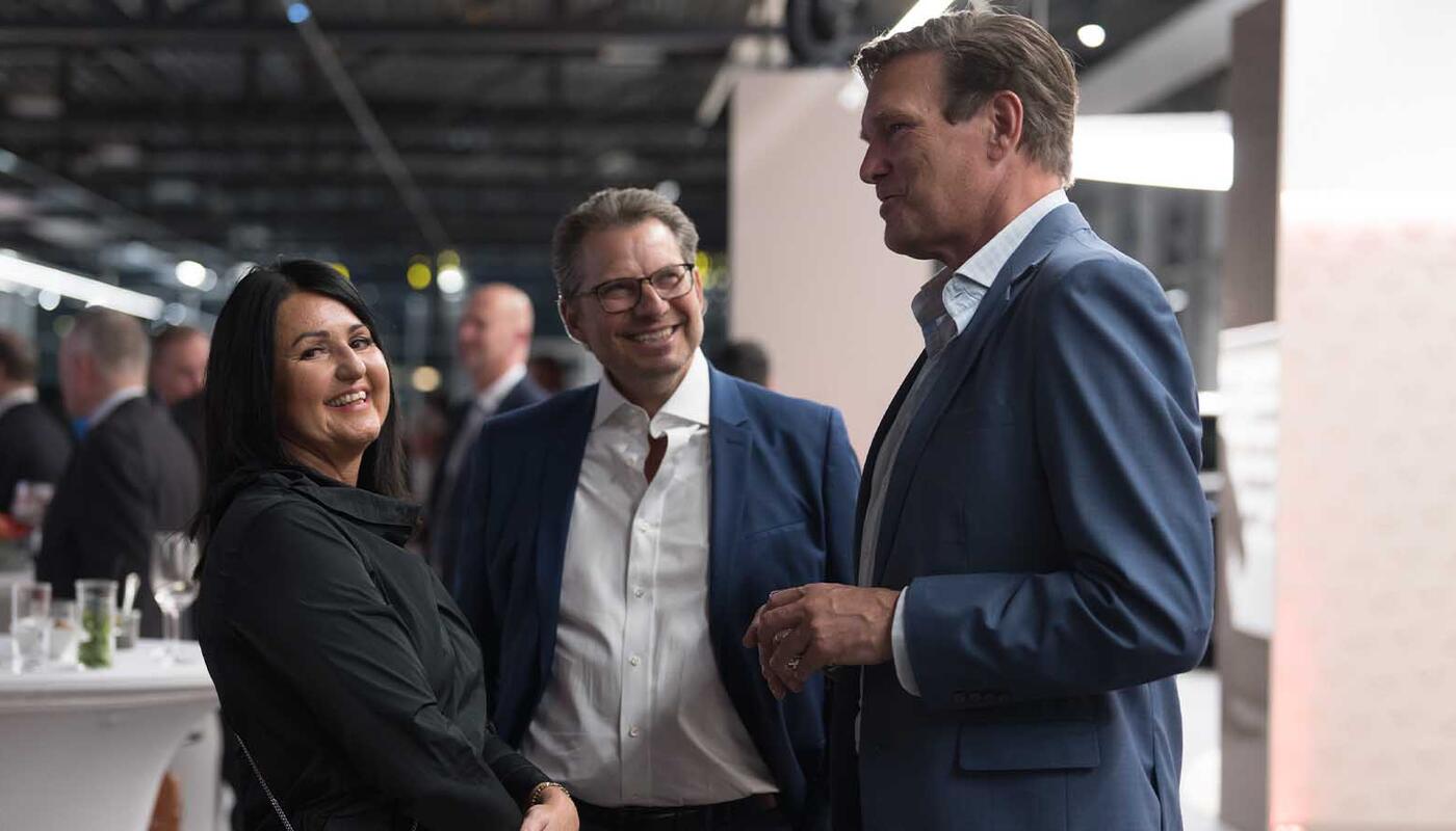 Eröffnung der Maybach-Lounge_mit zahlreichen Gästen