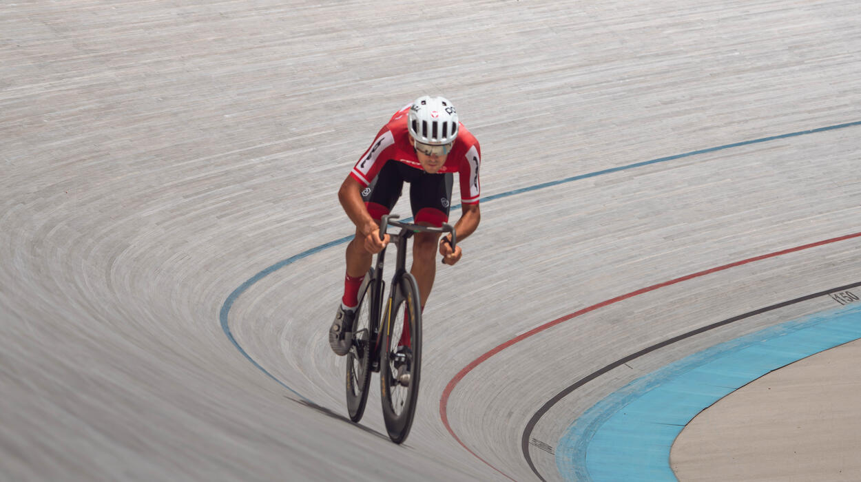 Bahnradsportler Tim Wafler bei der Arbeit