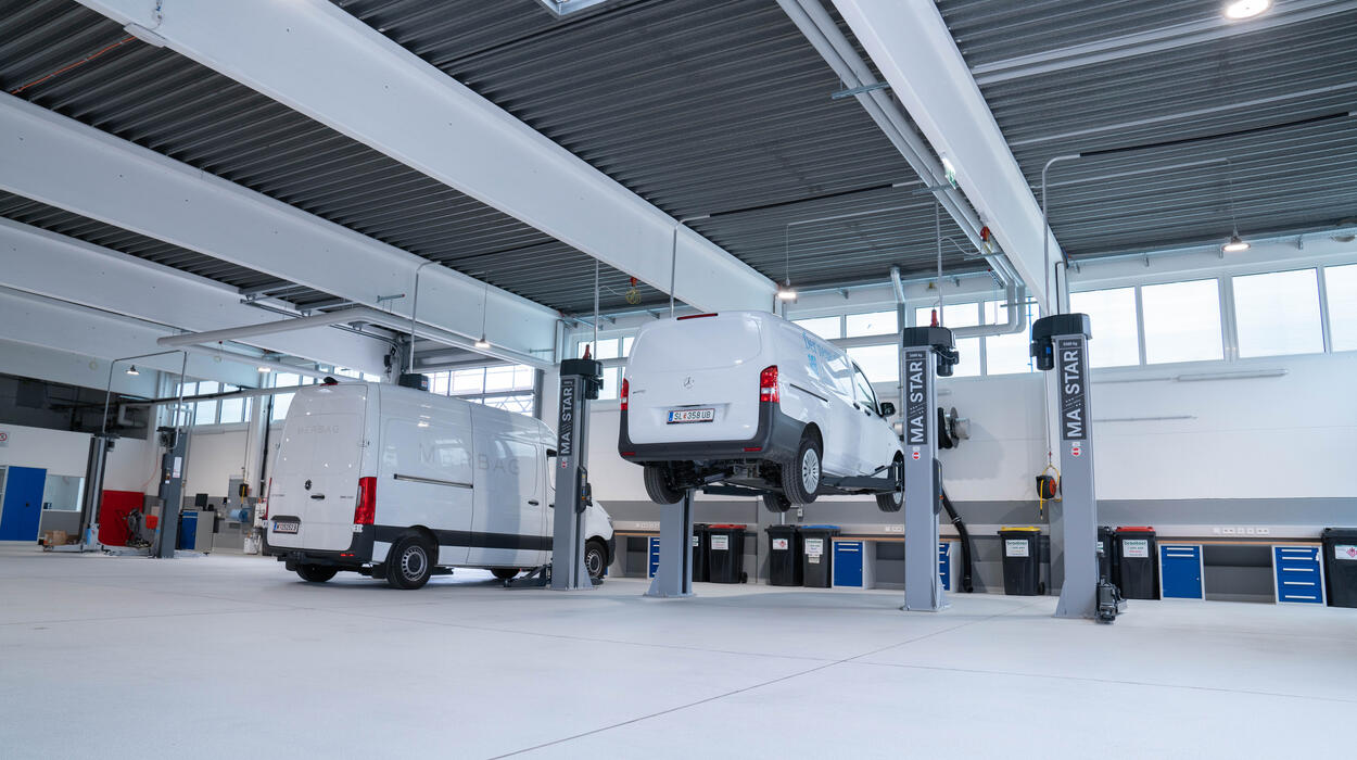 Sprinter können auf die Hebebühne und sicher angehoben werden.