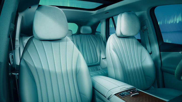 Innenraum des EQE SUV_Blick nach hinten