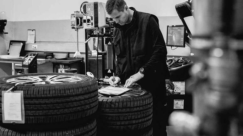 Dienstleistungen Zubehoer und Ersatzteile