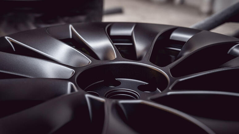 Tesla Felge nach Felgenreparatur Merbag