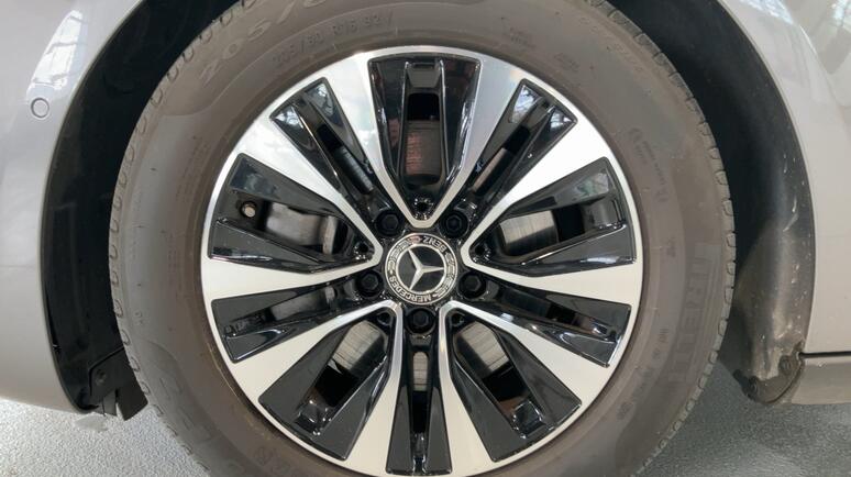 Mercedes-Benz - A 180 Kompaktlimousine Facelift