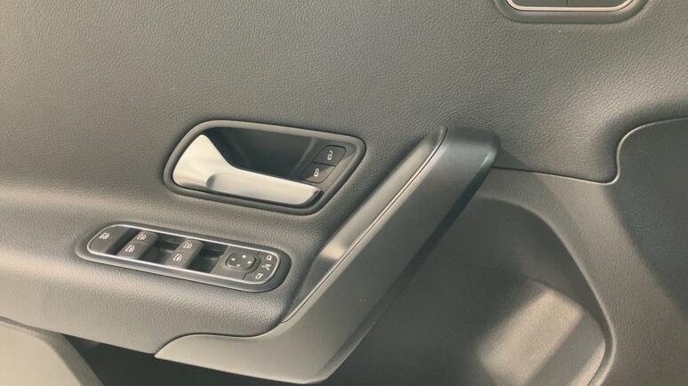 Mercedes-Benz - A 180 Kompaktlimousine Facelift