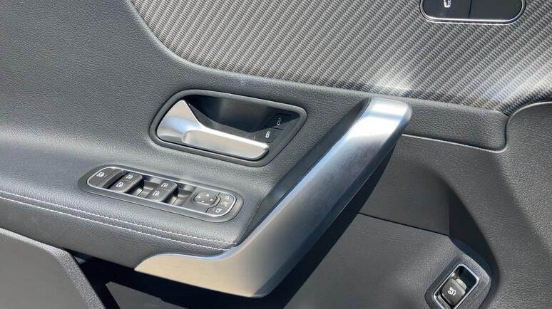 Mercedes-Benz - CLA 180 d Shooting Brake Progressive Line Facelift