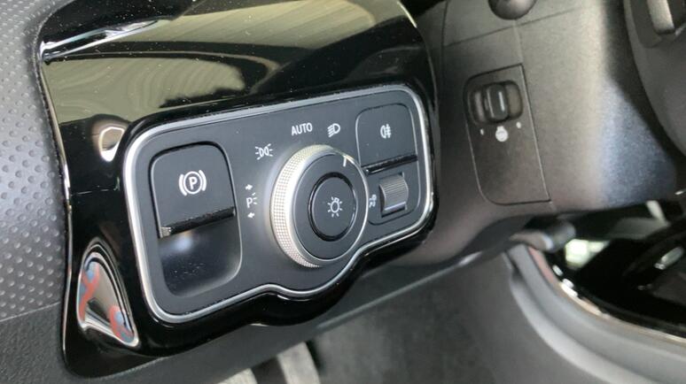 Mercedes-Benz - A 180 Ö-Edition Progressive Line Facelift