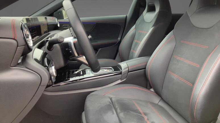 Mercedes-Benz - CLA 180 Coupé AMG Line