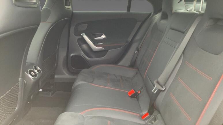 Mercedes-Benz - CLA 180 Coupé AMG Line