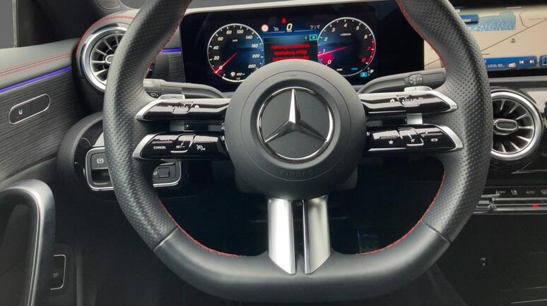 Mercedes-Benz - CLA 180 Coupé AMG Line