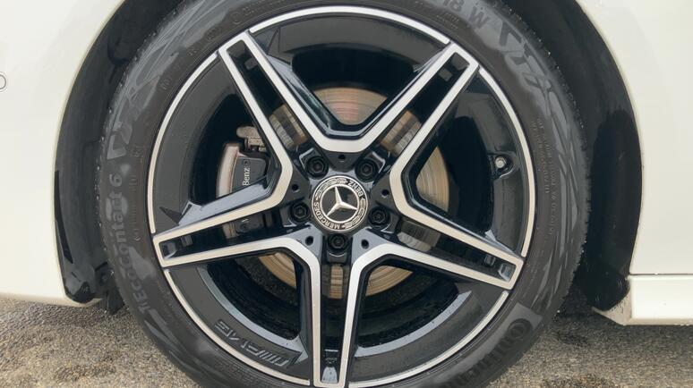 Mercedes-Benz - CLA 180 Coupé AMG Line