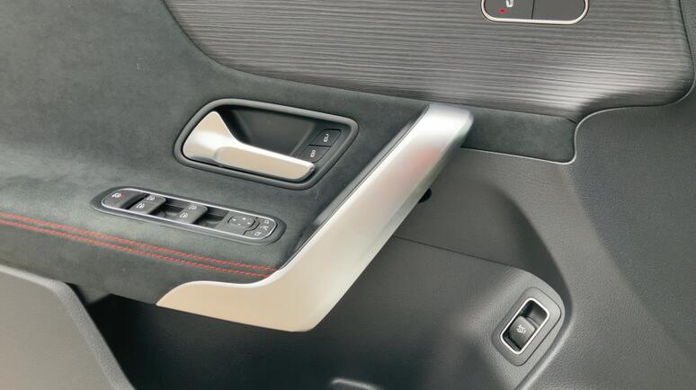 Mercedes-Benz - CLA 180 Coupé AMG Line