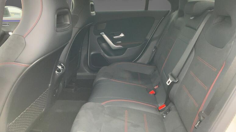 Mercedes-Benz - CLA 180 Coupé AMG Line