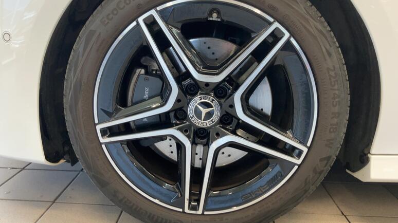 Mercedes-Benz - CLA 200 d Coupé AMG Line Facelift