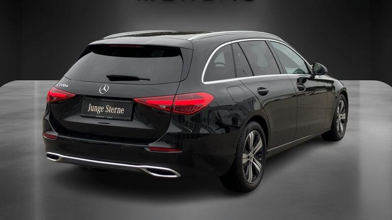 Mercedes-Benz - TC 220 d