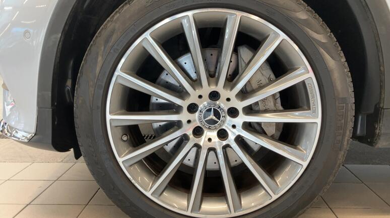 Mercedes-Benz - GLC 250 4MATIC AMG Line