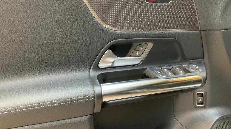 Mercedes-Benz - EQA 250