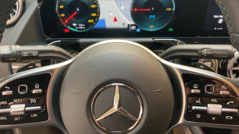 Mercedes-Benz - EQA 250