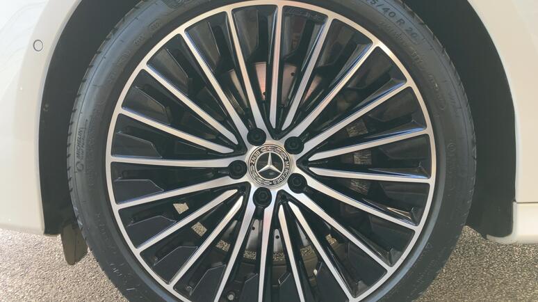 Mercedes-Benz - E 300 de 4MATIC Limousine Facelift