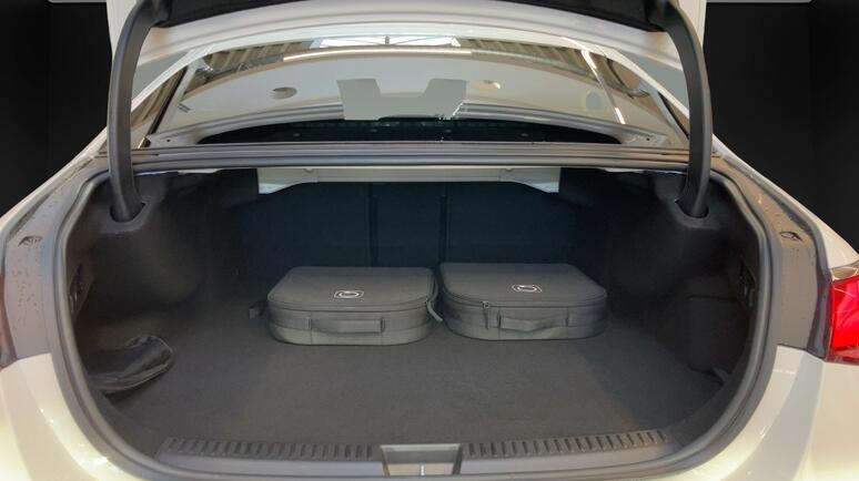 Mercedes-Benz - E 300 de 4MATIC Limousine Facelift