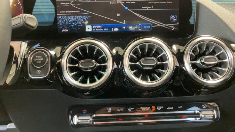 Mercedes-Benz - B 220 4MATIC Österreich-Edition