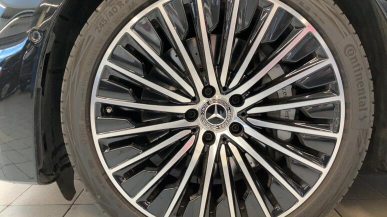 Mercedes-Benz - E 220 d Limousine AMG Line