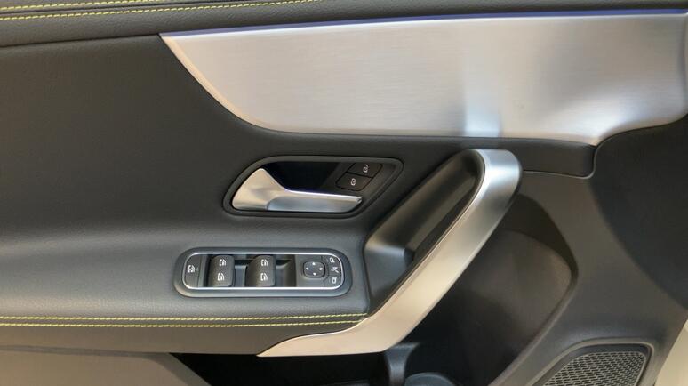 Mercedes-Benz - A 220 d