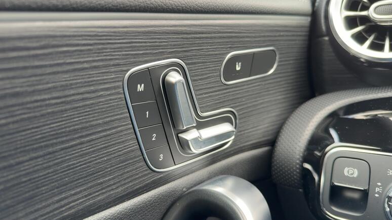 Mercedes-Benz - CLA 220 4MATIC Coupé