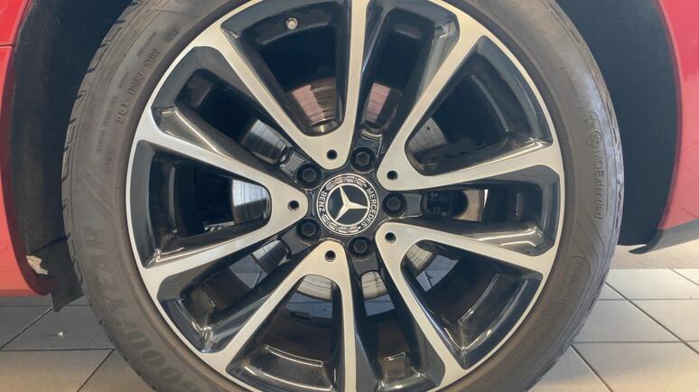 Mercedes-Benz - E 220 d 4MATIC Coupé