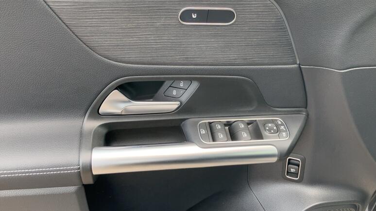 Mercedes-Benz - B 220 4MATIC