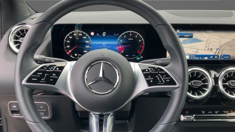 Mercedes-Benz - B 220 4MATIC