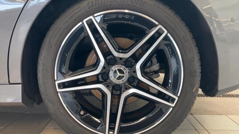 Mercedes-Benz - A 200 Kompaktlimousine AMG Line