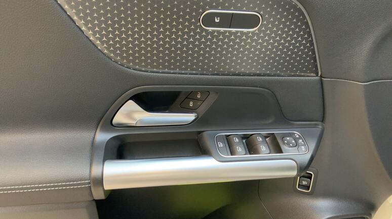 Mercedes-Benz - GLA 200