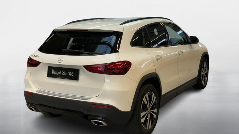 Mercedes-Benz - GLA 200