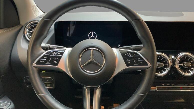 Mercedes-Benz - GLA 200