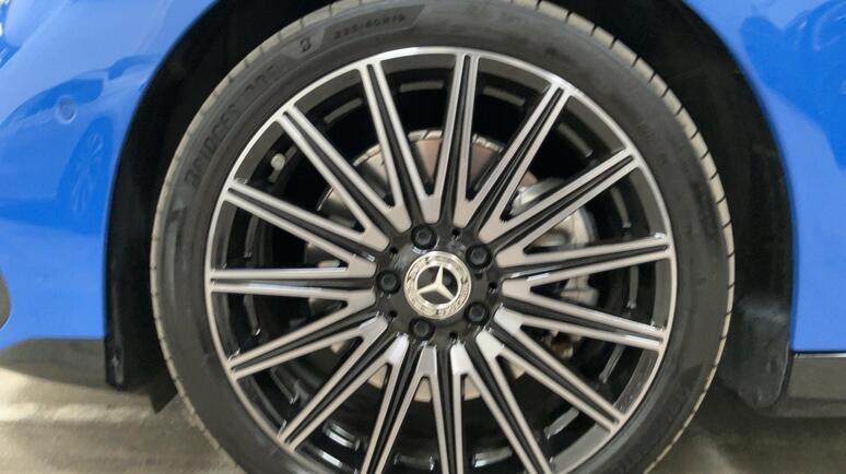 Mercedes-Benz - CLA 350 4MATIC mit EQ Technologie