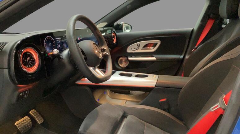 Mercedes-Benz - CLA 350 4MATIC mit EQ Technologie