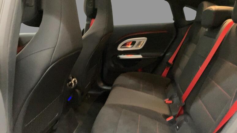 Mercedes-Benz - CLA 350 4MATIC mit EQ Technologie