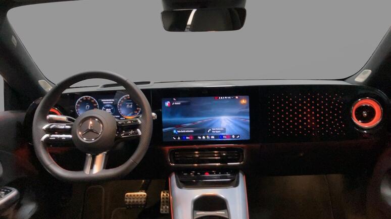 Mercedes-Benz - CLA 350 4MATIC mit EQ Technologie
