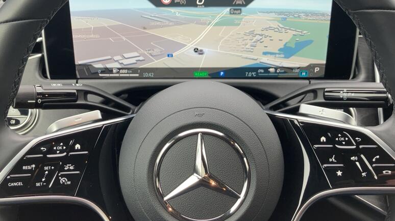 Mercedes-Benz - E 300 de 4MATIC Limousine