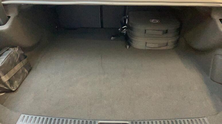 Mercedes-Benz - E 300 de 4MATIC Limousine