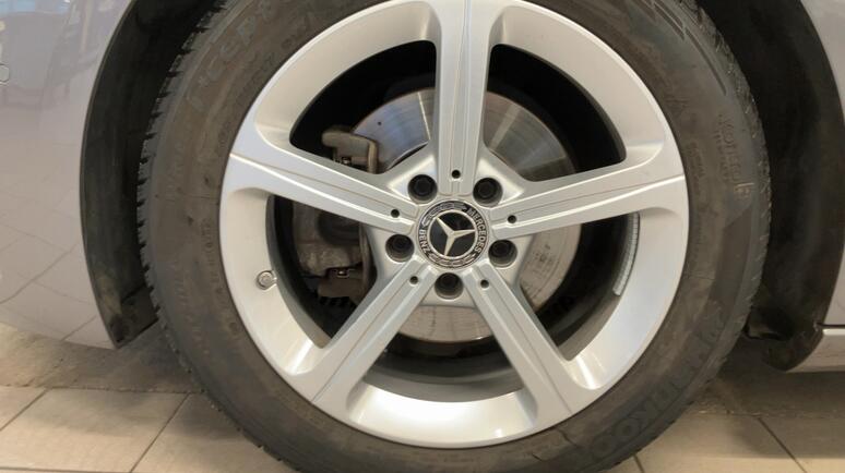 Mercedes-Benz - B 180