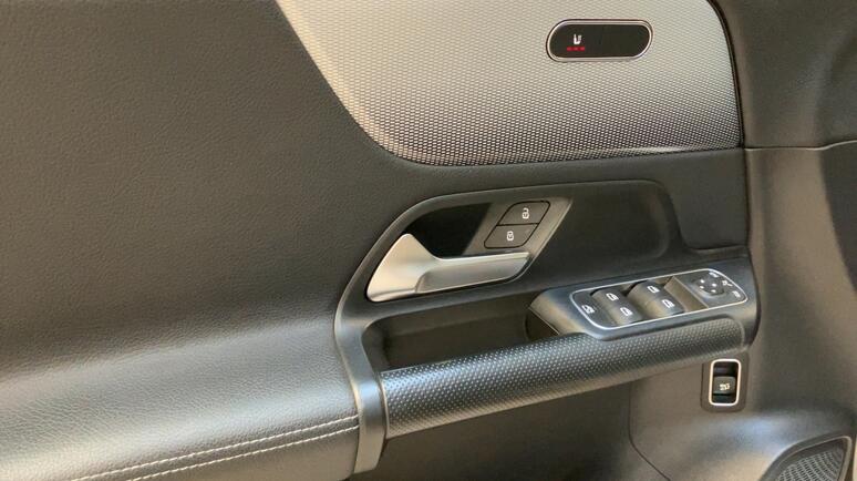 Mercedes-Benz - B 180