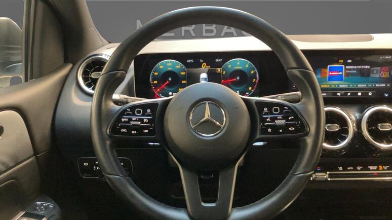 Mercedes-Benz - B 180