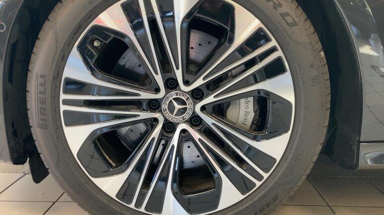 Mercedes-Benz - E 300 de 4MATIC T-Modell mit EQ Hybrid Technologie