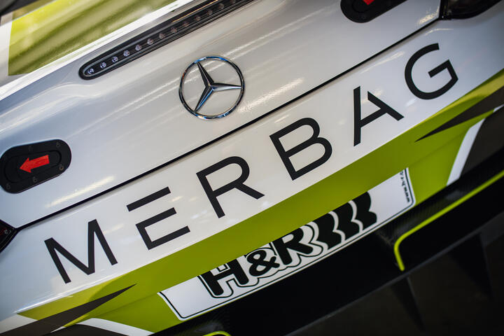 Merbag stellt PKWs, Transporter oder auch Renntrucks zur Verfügung