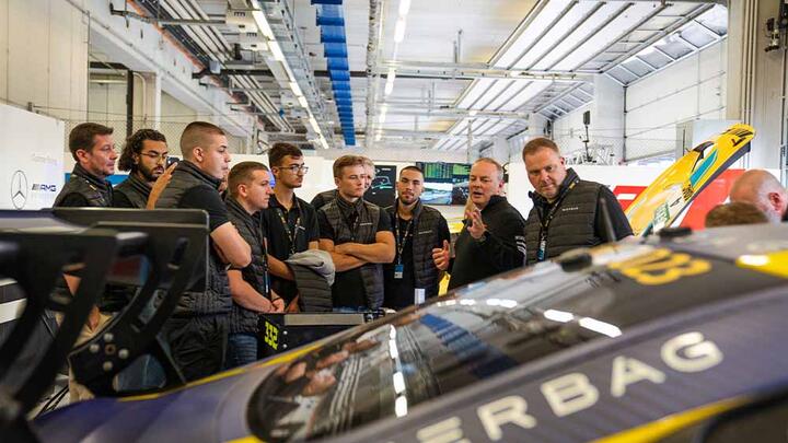 Führung durch die Box mit Ulrich Fritz, HRT Teamchef